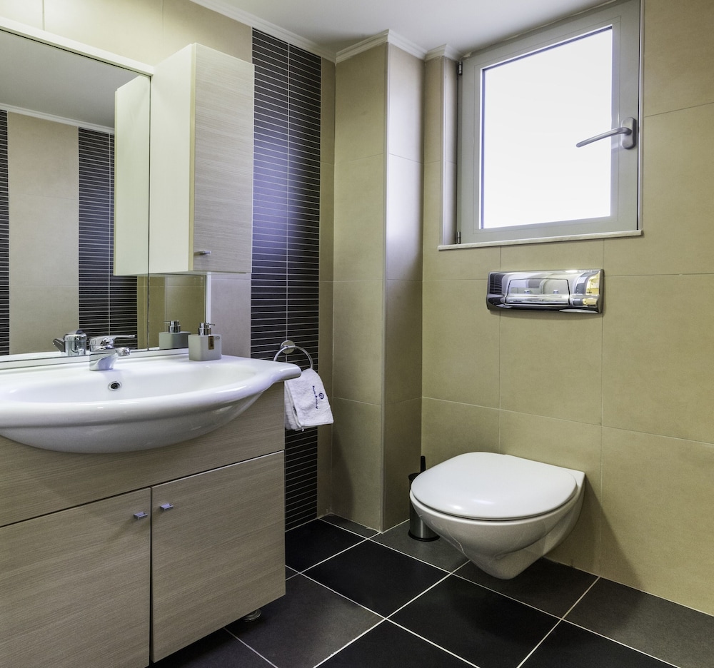 Rhodes Central Suite 37/38