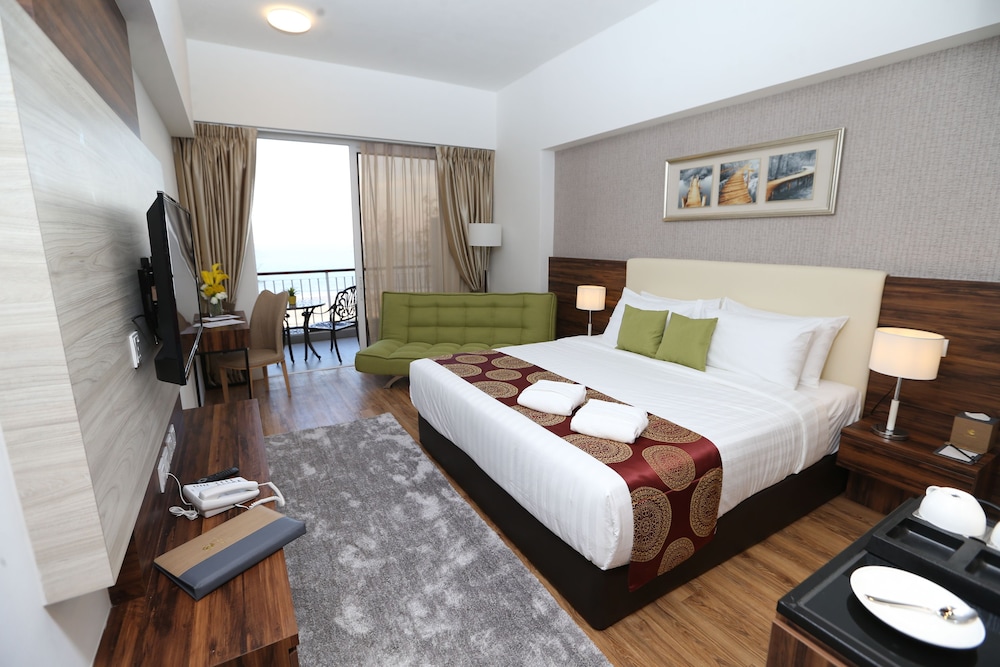 SUPERIOR, KING BED