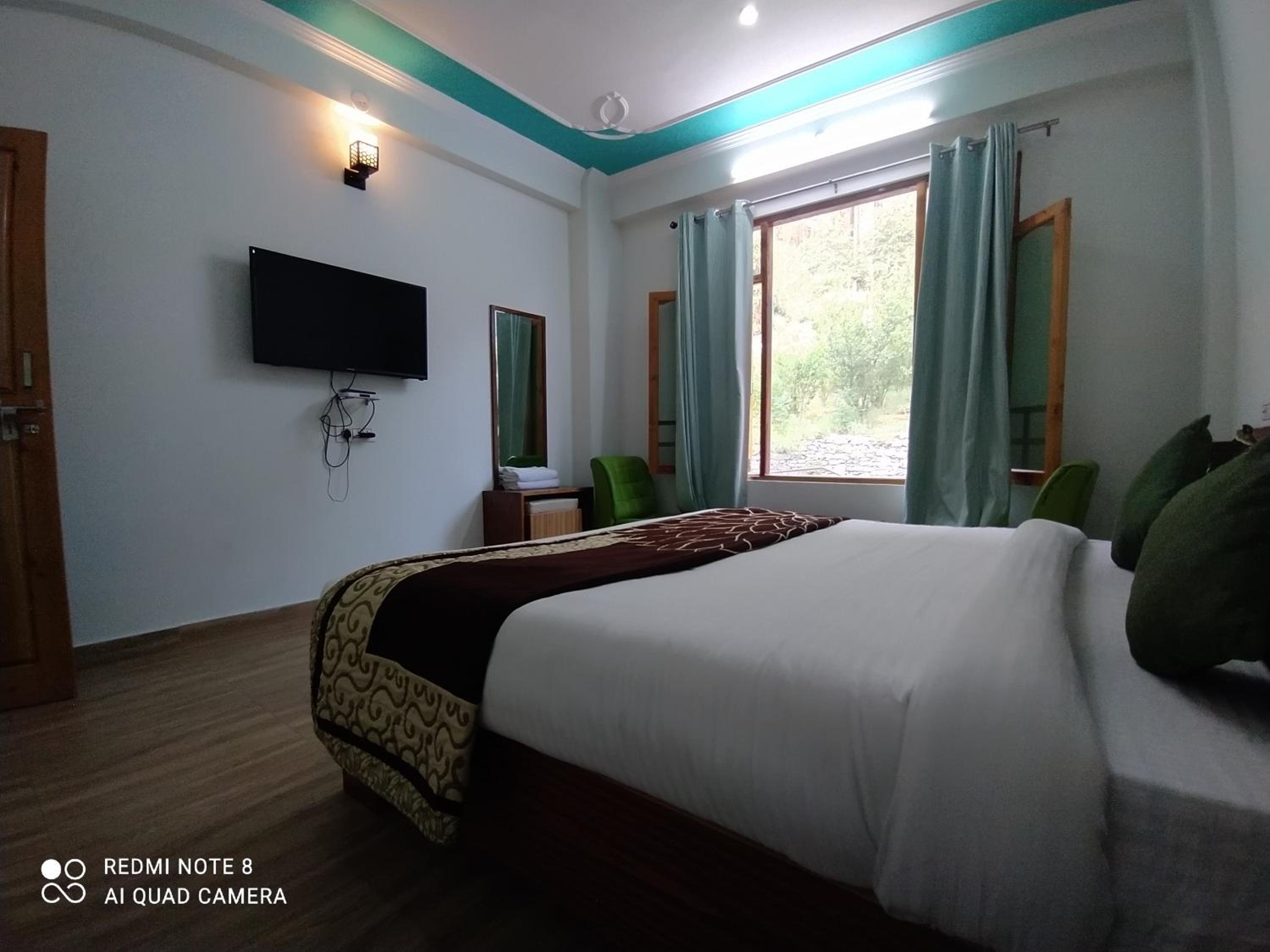 Oyo 23527 Sarla Regency 20/38