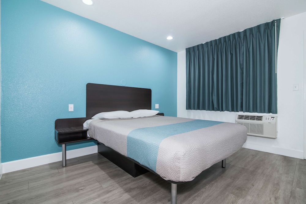 Motel6 Moreno Valley, CA - Perris 17/39
