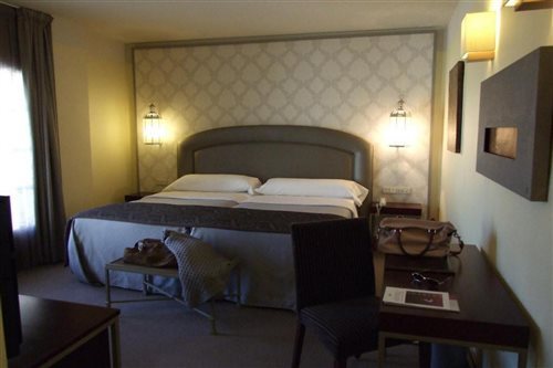 Room, Single, Double or Twin Bed