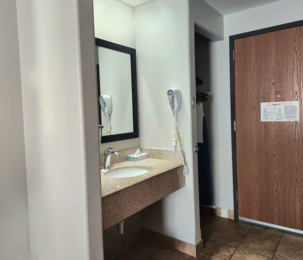 Days Inn by Wyndham Baton Rouge/I-10 54/56