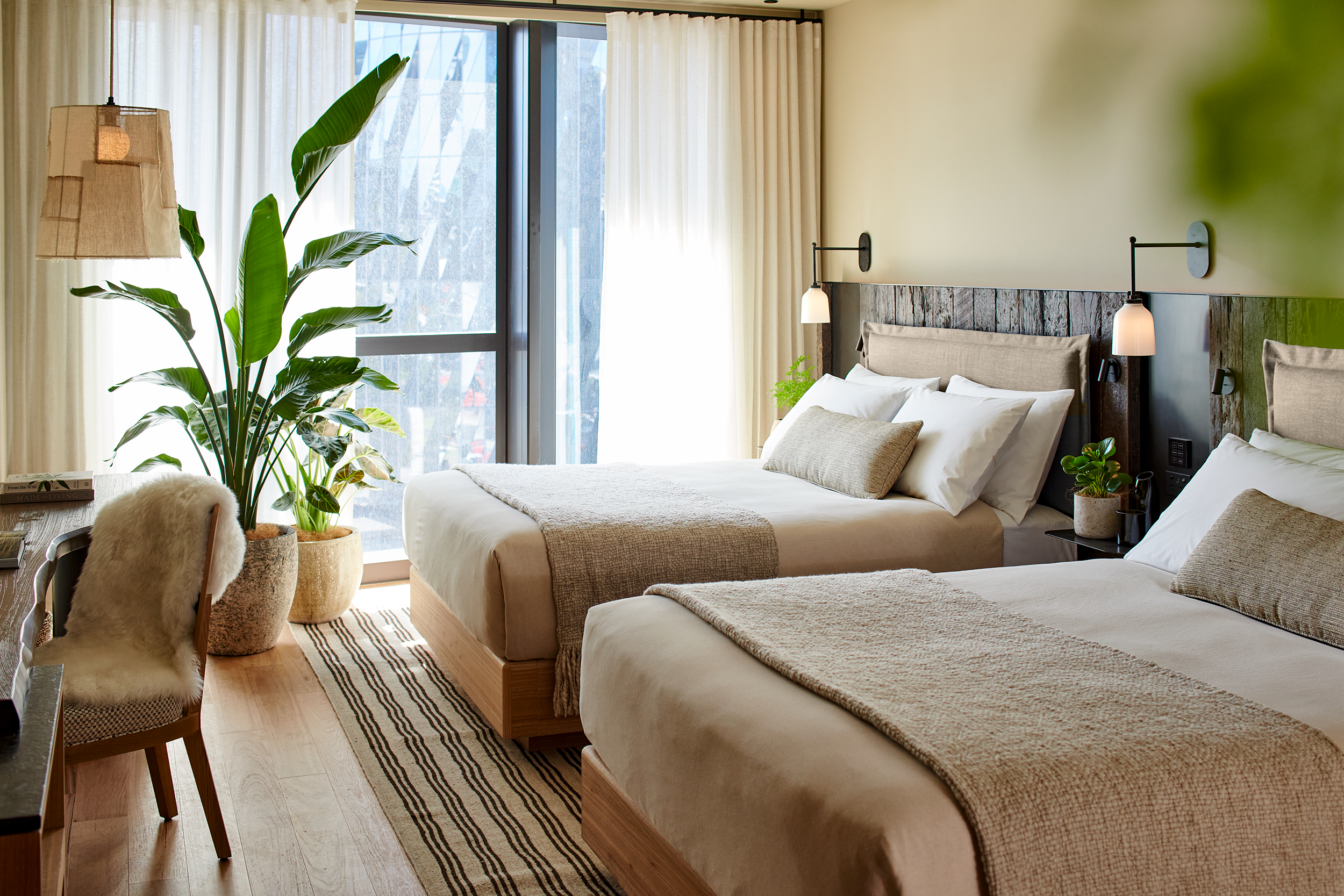 City, Twin Beds