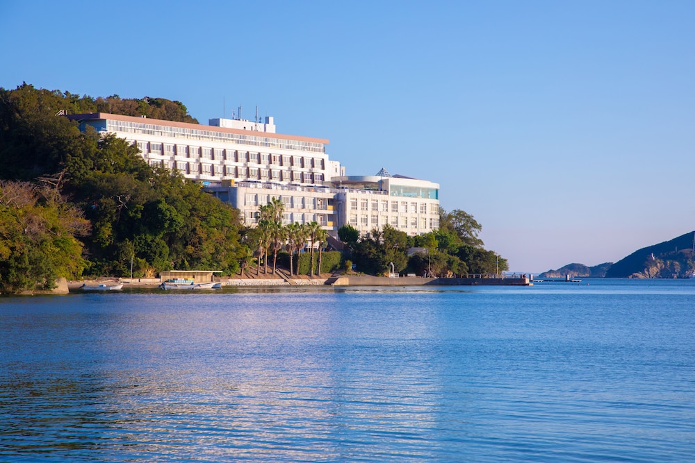 Toba Grand Hotel 39/42