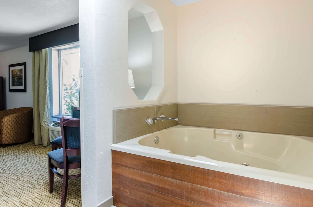 Comfort Inn & Suites Ashland, OR 36/40