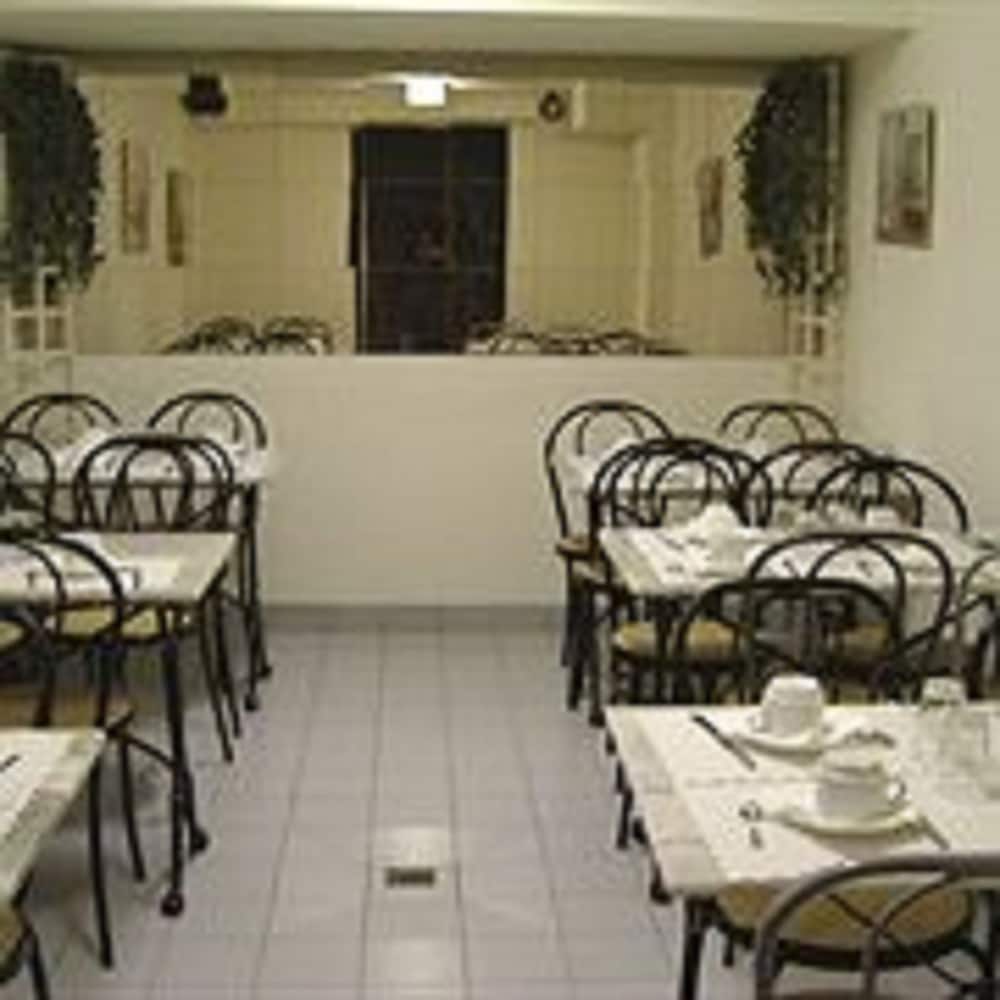 Green Park Hotel Paris 35/50