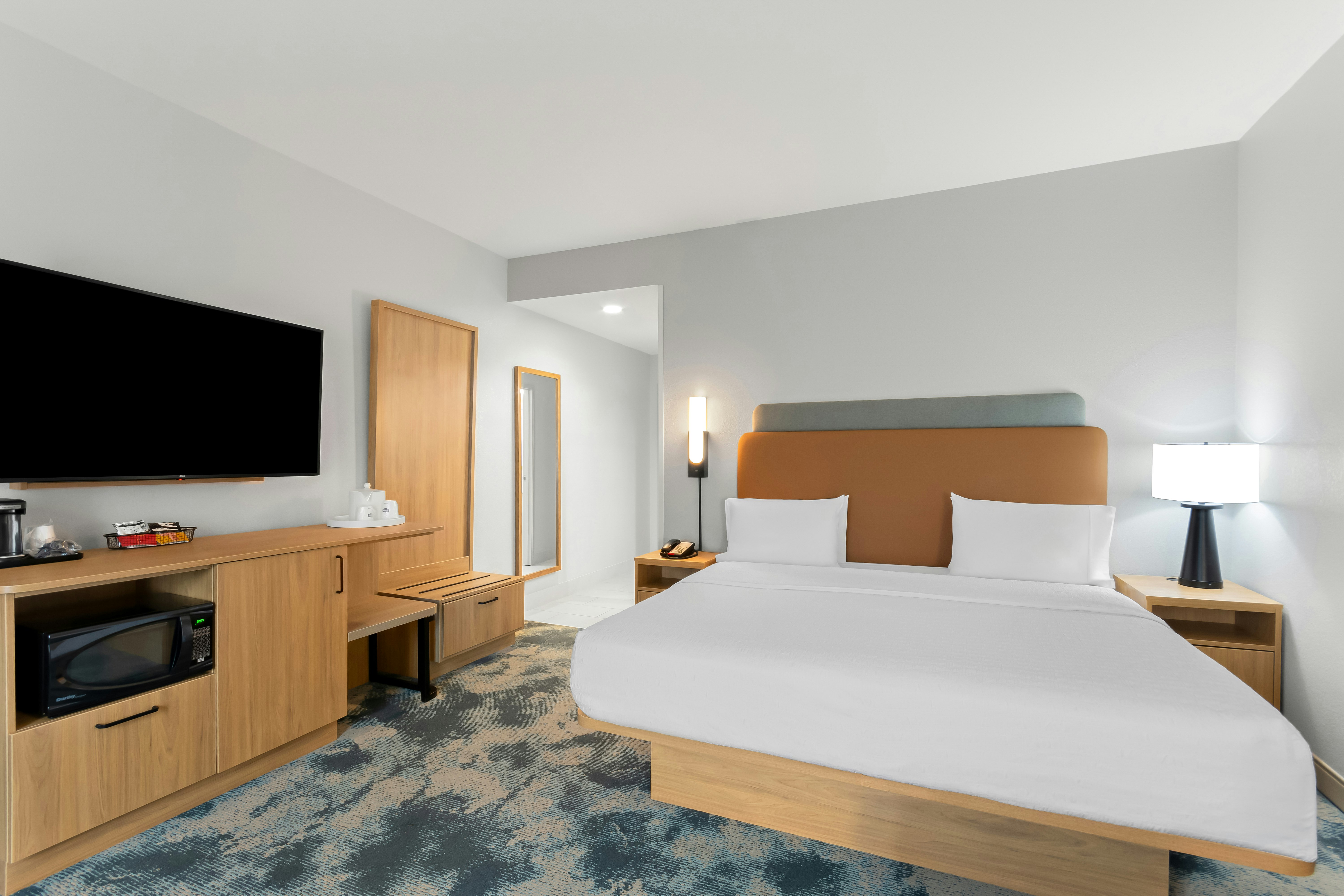 ROOM, KING BED