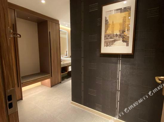 Home Inn Plus (Wuxi Zhongshan Road Shenglimen Metro Station) 22/57