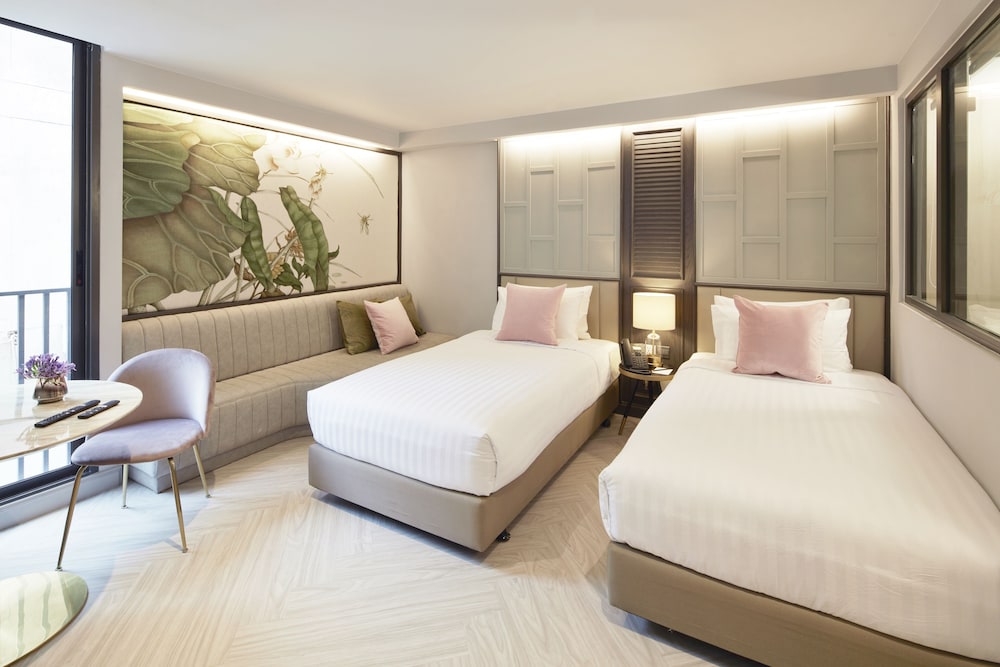 The Quarter Ploenchit by UHG 18/50