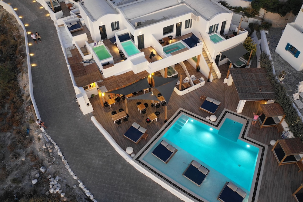 Amaze Suites 7/65