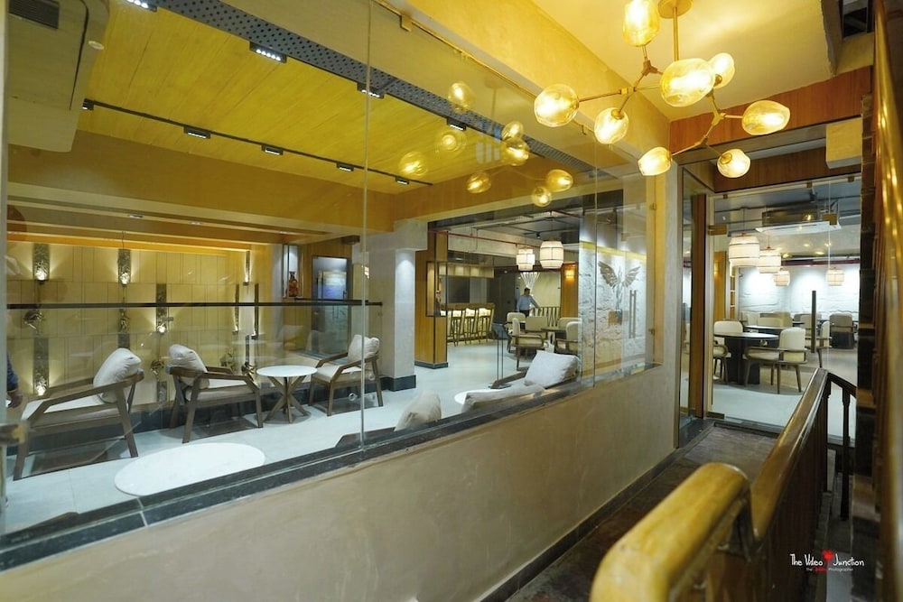 Nirulas Hotel 25/50