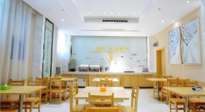 City Comfort Inn (Wanda Store, Xianning South Railway Station) 48/55