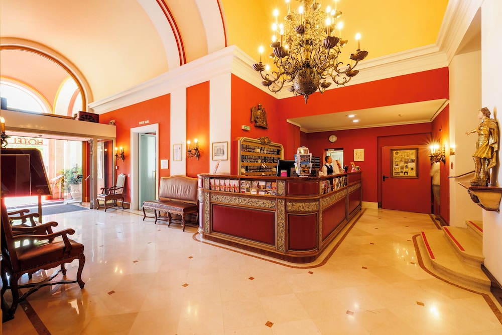 Regina Hotel 9/52