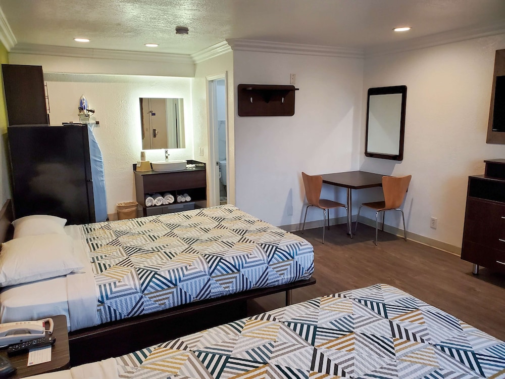 Studio6 National City, CA - Naval Base San Diego 21/56