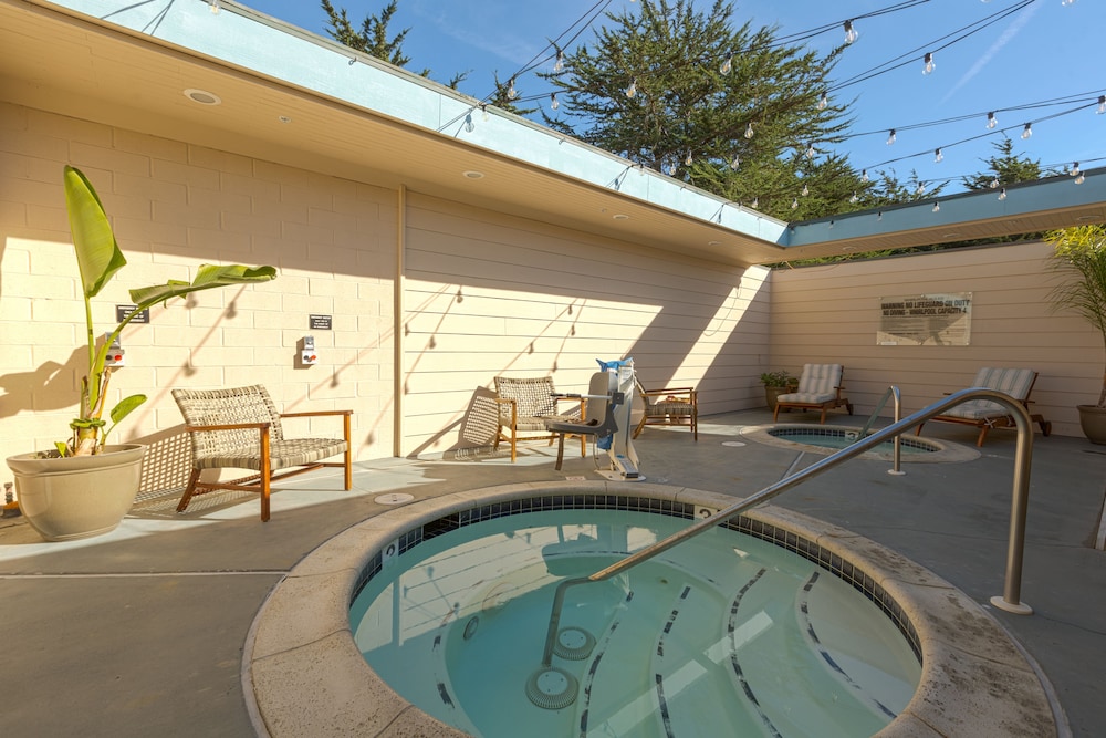 Cambria Landing Inn & Suites 5/35