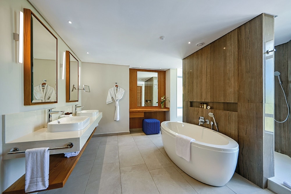 Paradis Beachcomber Golf Resort and Spa 25/65