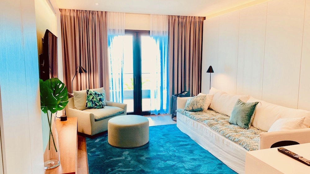 Holland House Beach Hotel 26/45