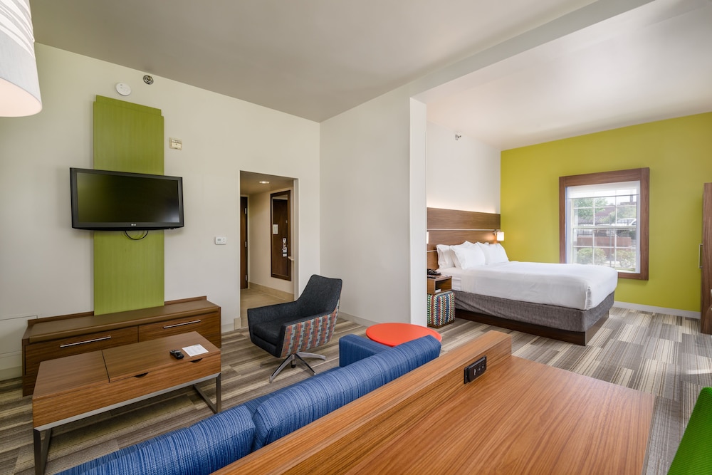 Holiday Inn Express Hotel And Suites Phoenix Airport 26/56