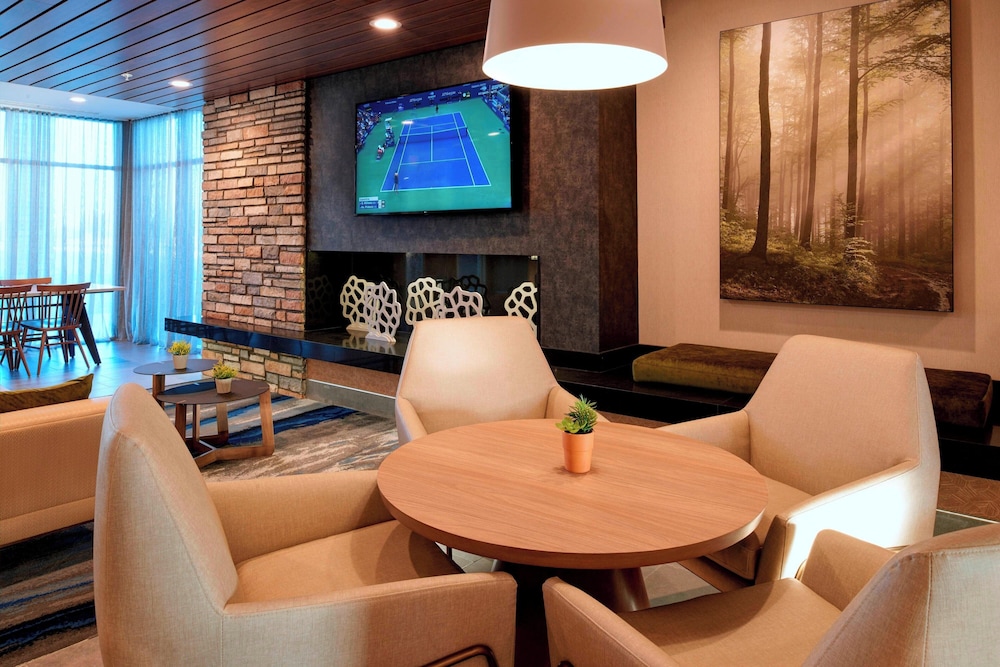 Fairfield Inn And Suites Columbus In 48/50