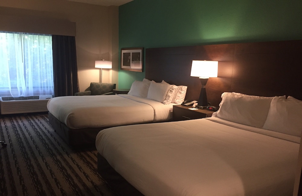Holiday Inn Express Madison 12/45
