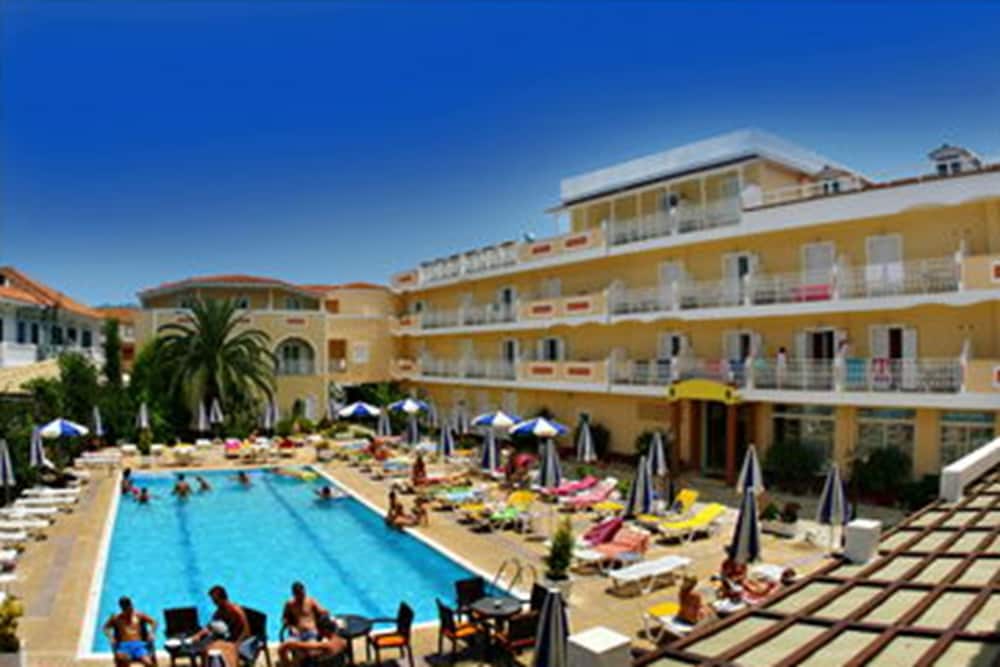 Ionis Art Hotel 2/51