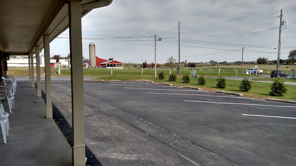 Harvest Drive Family Inn 57/68