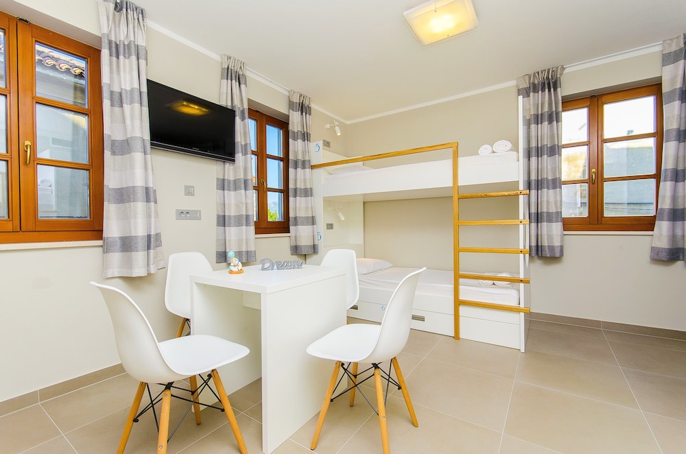 Hostel Dvor 17/44