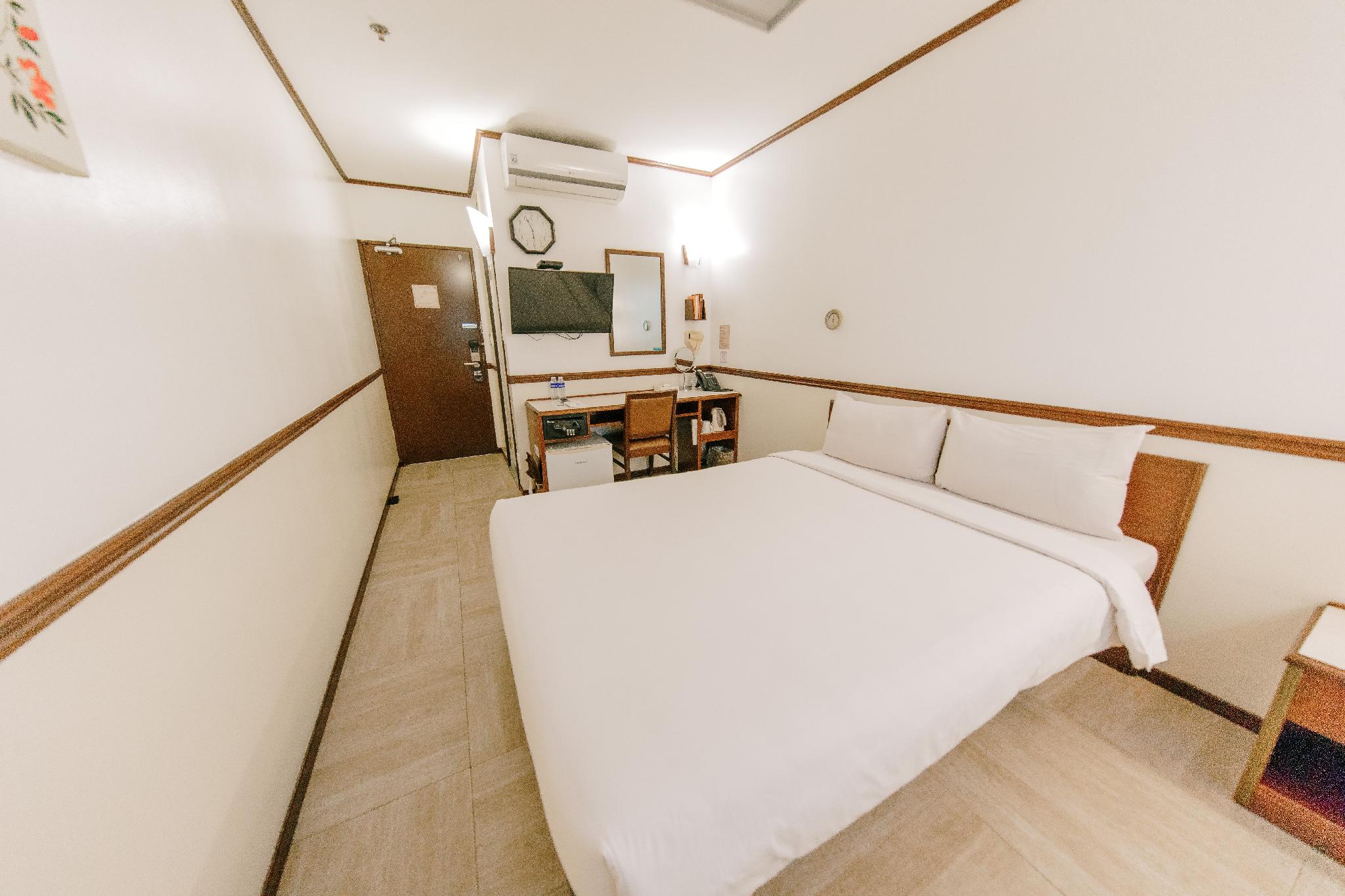 Room, Double Bed, Smoking
