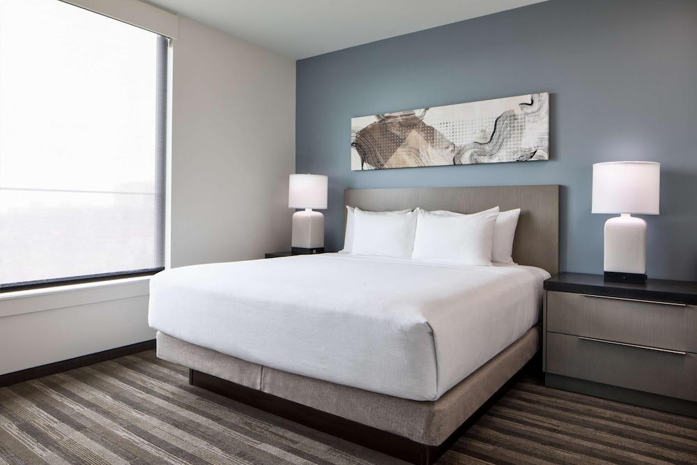 STUDIO, KING BED, SOFA, KITCHEN