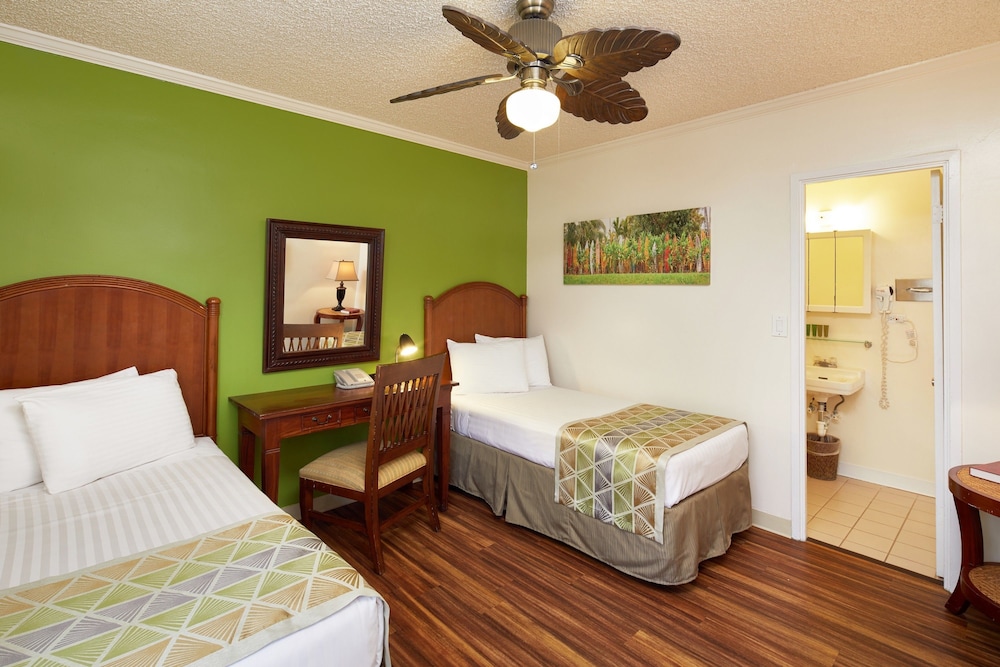 Pacific Marina Inn 14/53