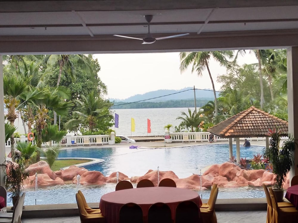 THE ORIENT STAR RESORT LUMUT 23/39