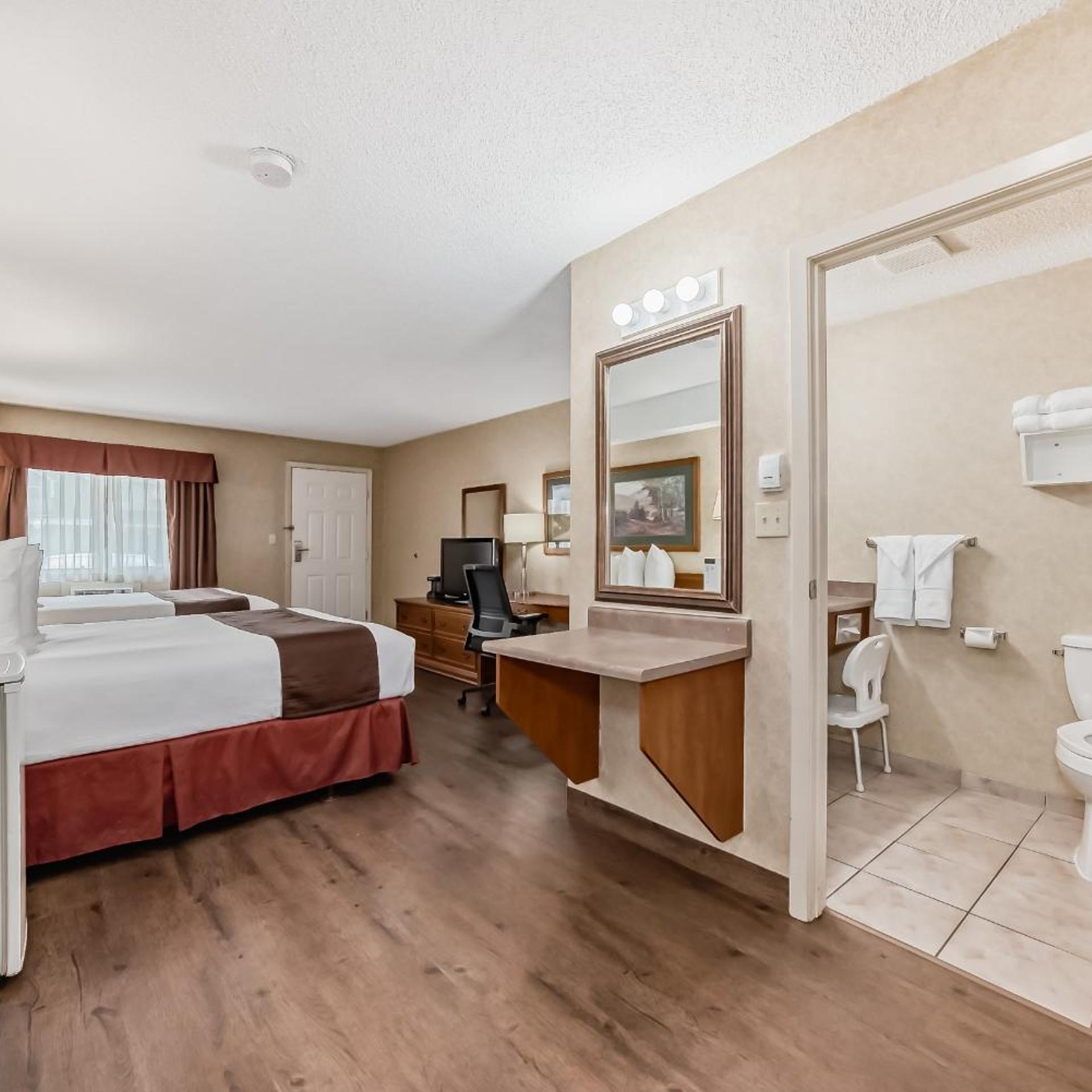 غرفة بسريرين كوين لذوي الإعاقة، Stony Plain Inn & Suites 2/4