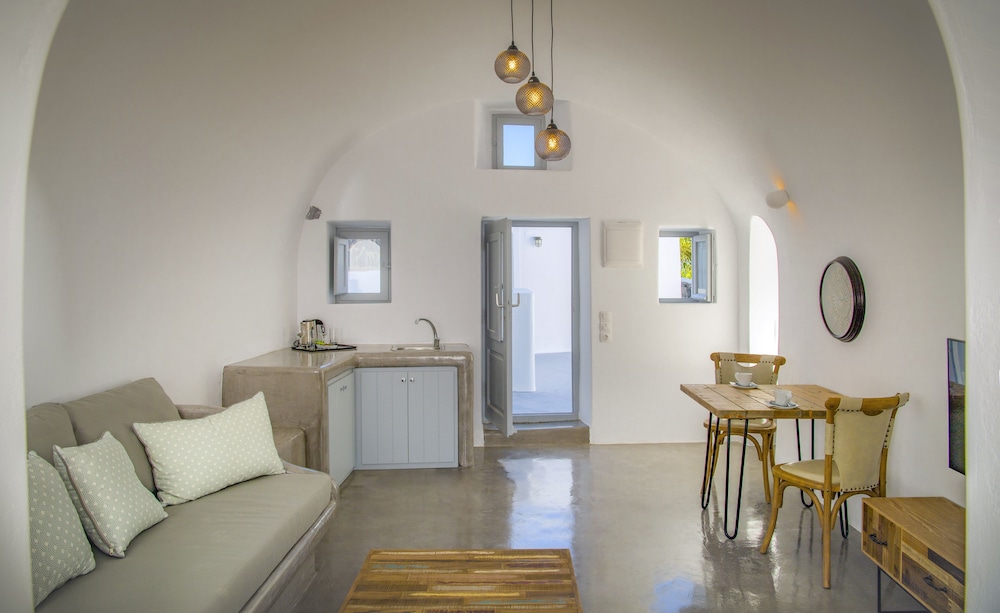 Aqua Serenity Santorini Luxury Suites 27/50