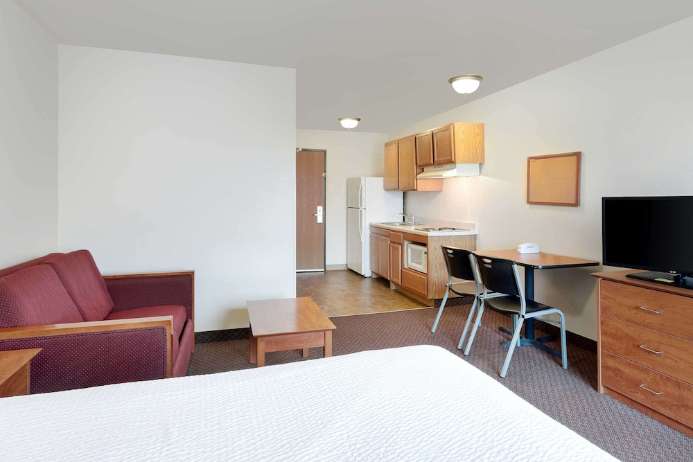 WoodSpring Suites Tyler Rose Garden 16/23