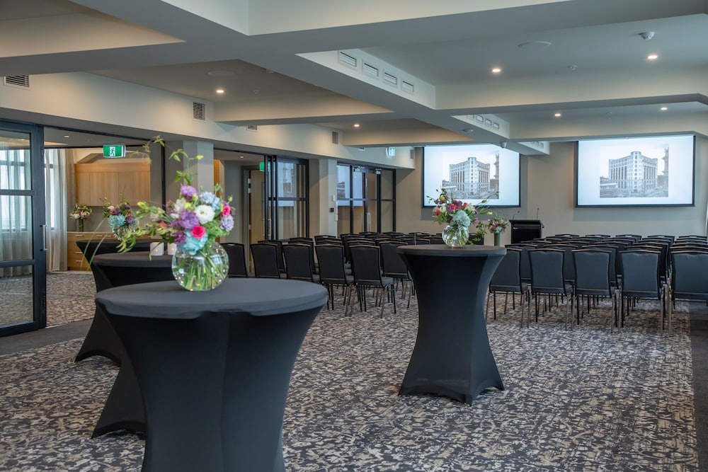 Distinction Dunedin Hotel 10/65