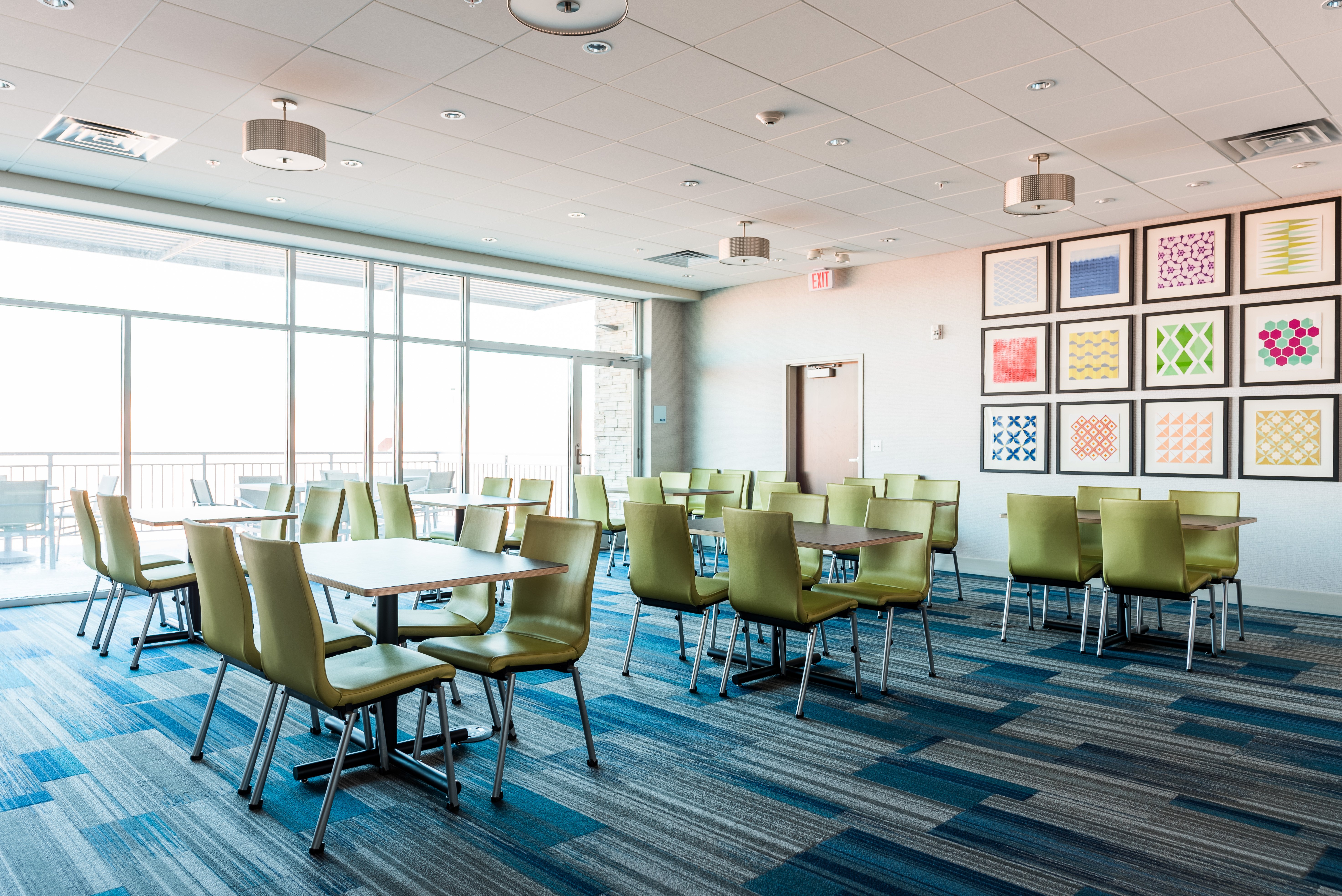 Holiday Inn Express And Suites Madison 47/65
