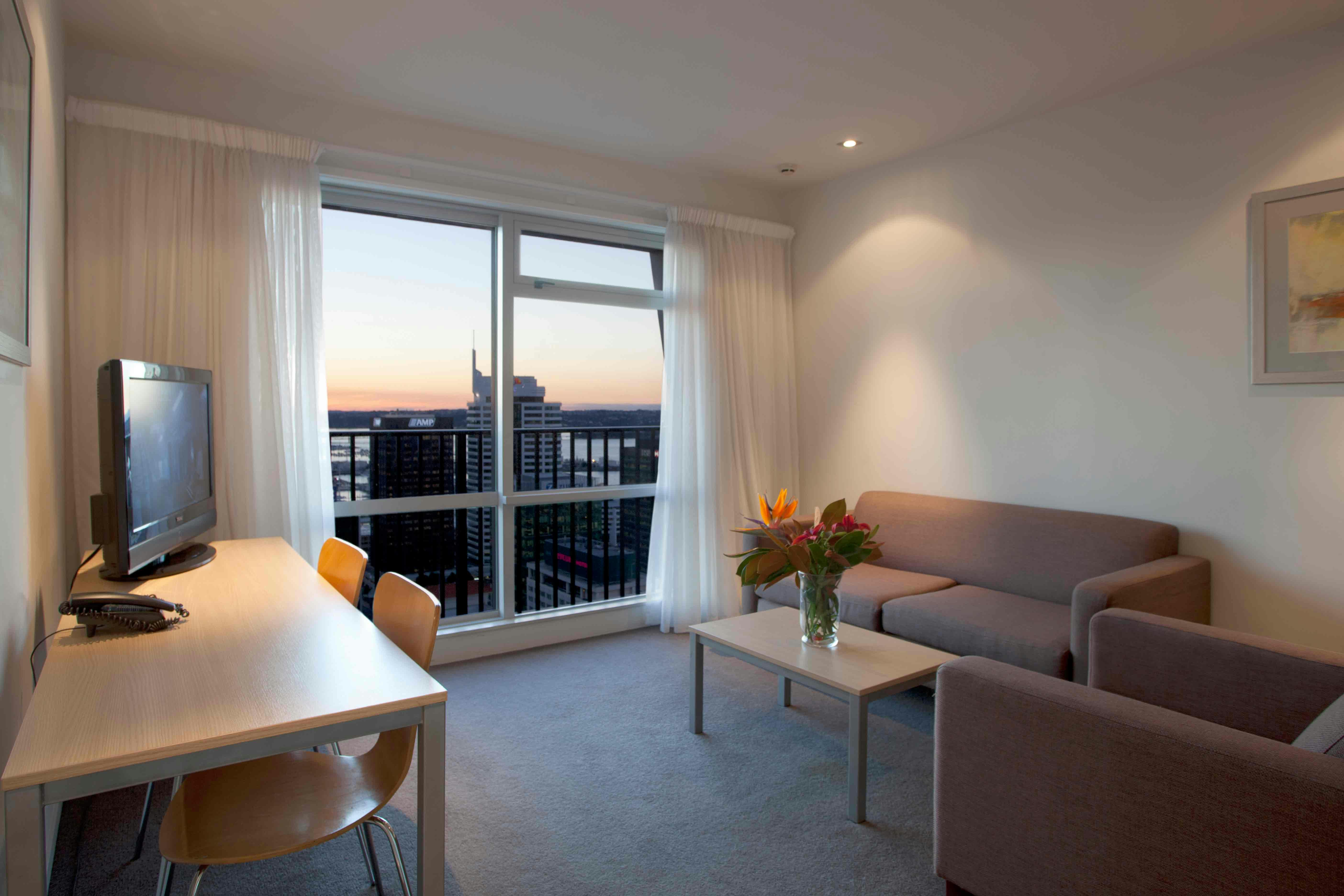 Auckland Harbour Suites 12/24