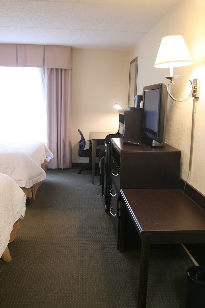 Hampton Inn & Suites Lino Lakes 24/41