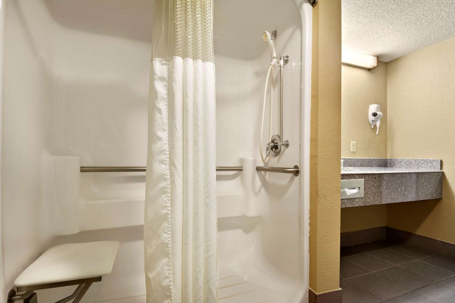 Super 8 by Wyndham Hattiesburg North/University Area 7/7