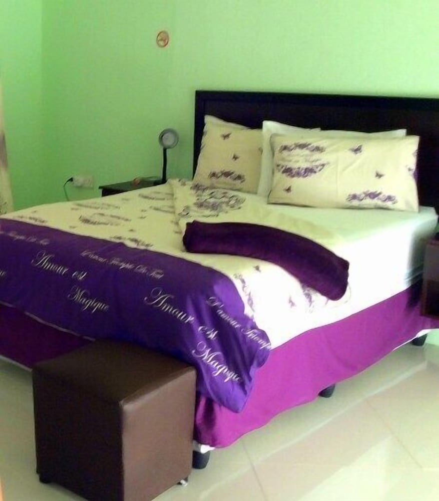 Sharon Avenue Guesthouse 10/17
