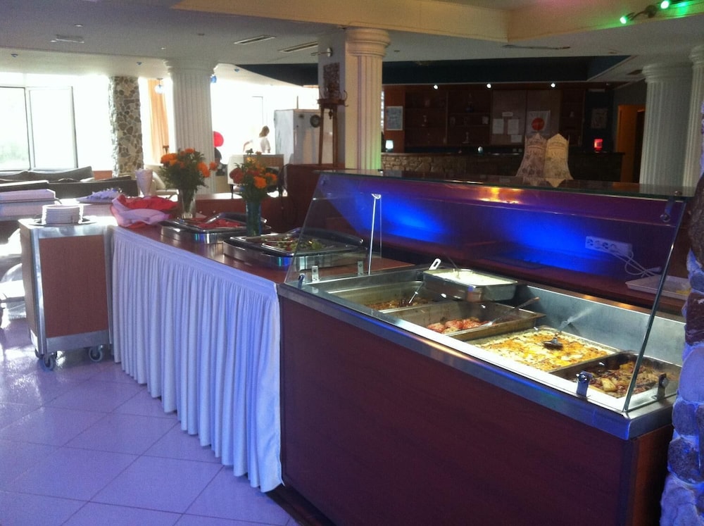 Oceanida Bay Hotel 4/51