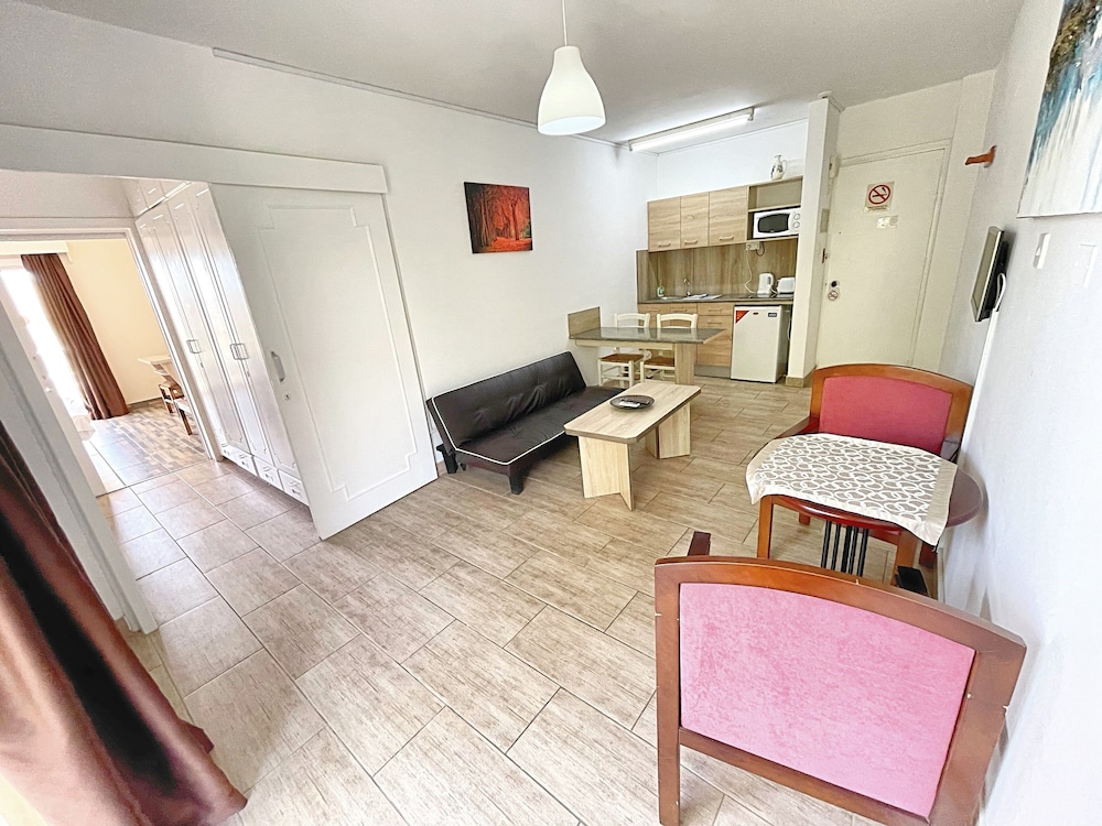 Antonis G Hotel Apartments 27/50