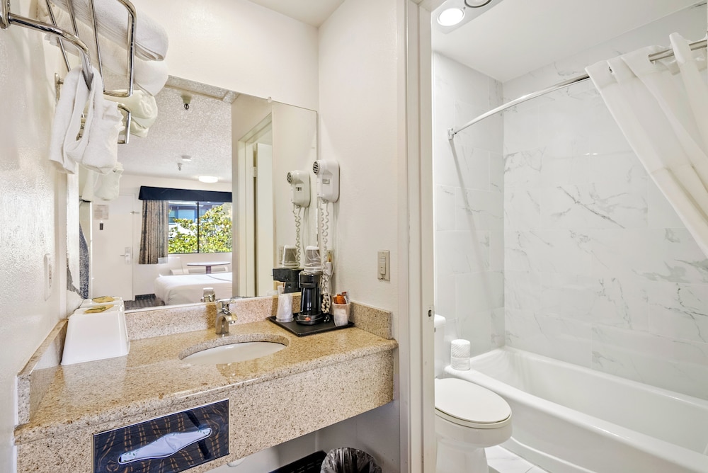غرفة أساسية مفردة بسرير كوين، Downtown SLO Inn 8/10