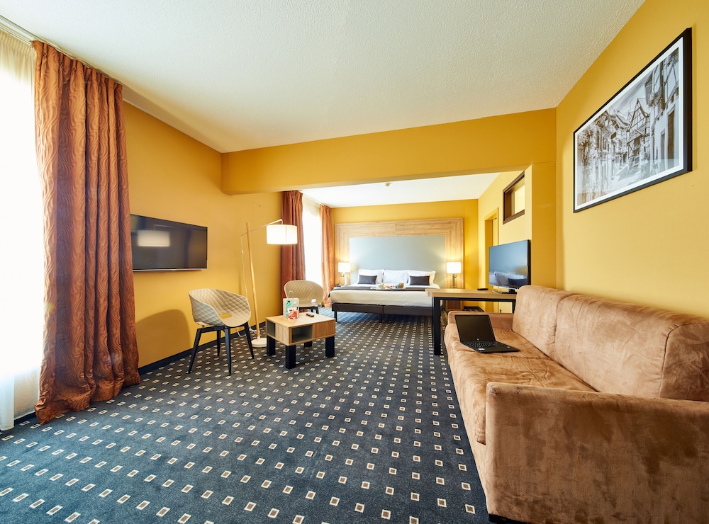 7 HOTEL AND FITNESS 52/72