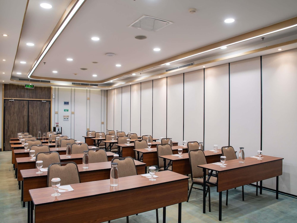 Ibis Bandung Pasteur 55/57