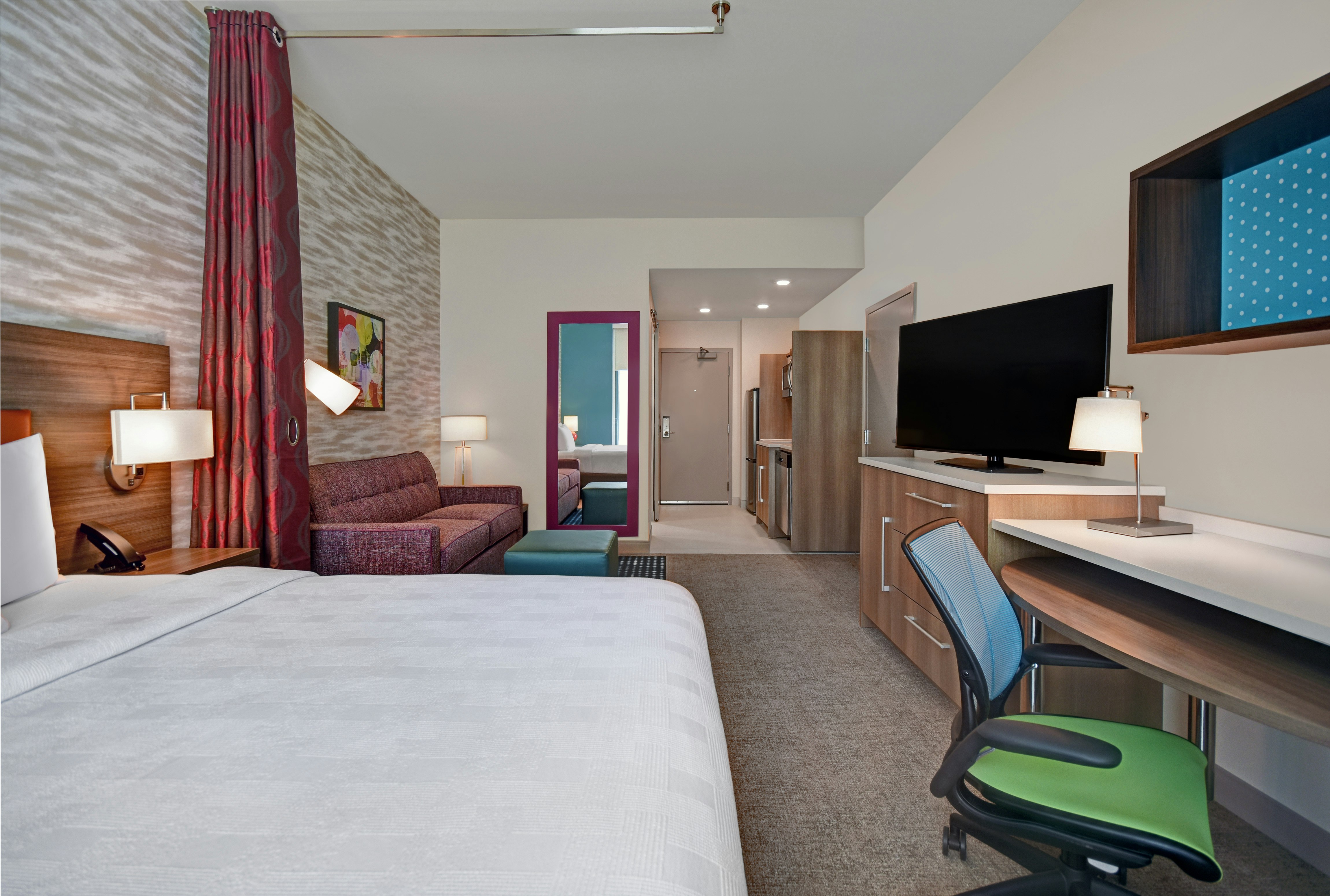 STUDIO, SUITE, KING BED
