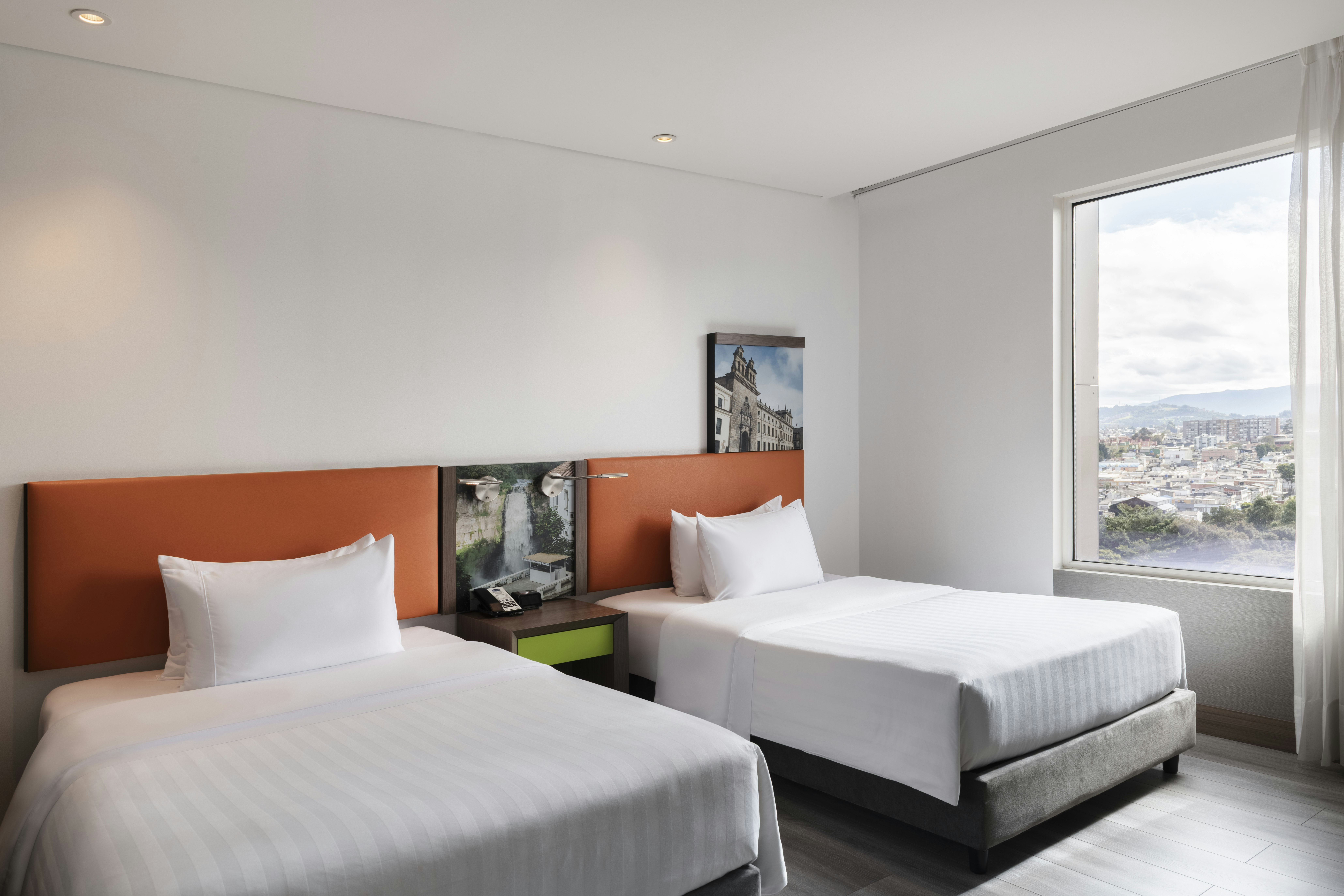ROOM, TWIN BEDS