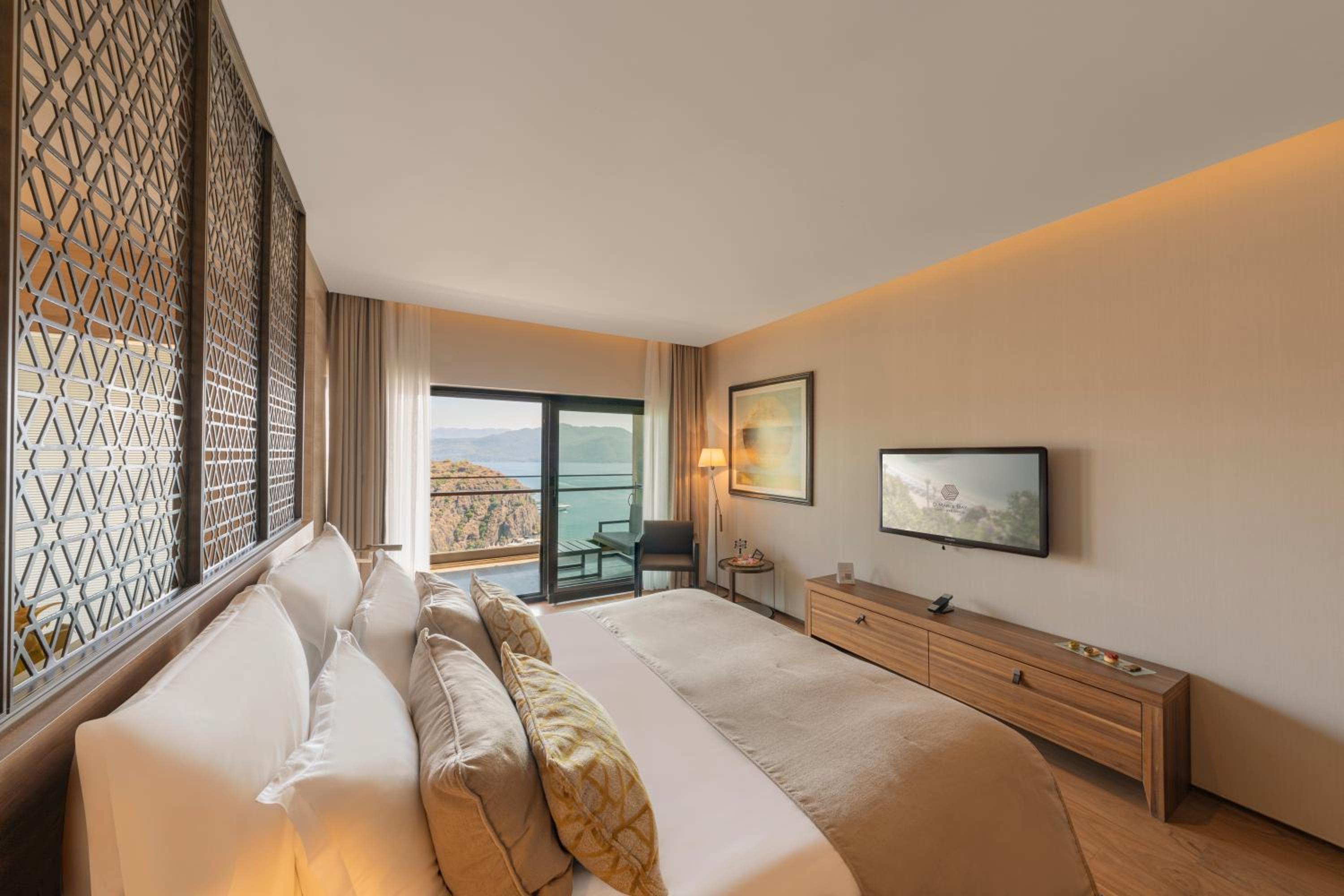 Deluxe, Sea View