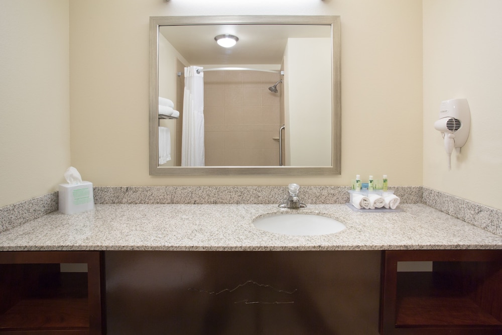 Holiday Inn Express Hotel And Suites Glendive 21/60