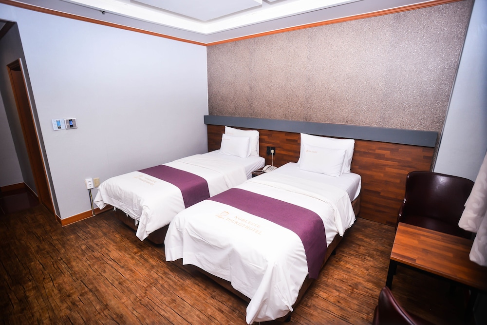 Noblesse Hotel 11/50